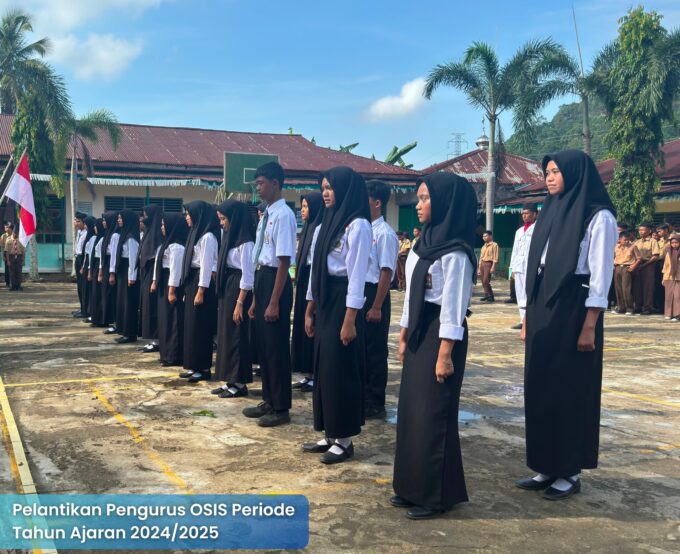 "SMK PGRI Lubuklinggau Lantik Pengurus OSIS Baru Periode 2024-2025, Semangat Membangun Generasi Berprestasi"