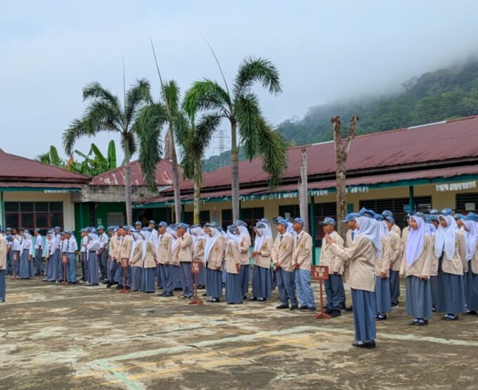 SMK PGRI Lubuklinggau Gelar Upacara Peringatan Hari Kartini 21 April 2025
