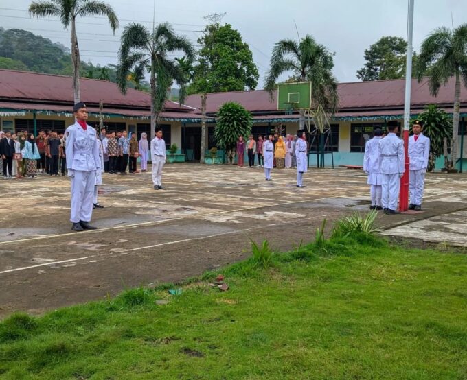 SMK PGRI Lubuklinggau Gelar Upacara Peringatan Hari Pendidikan Nasional Tahun 2025