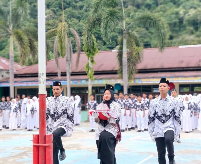 Upacara Memperingati Hari Guru Nasional 2025 dan HUT Ke-80 PGRI di SMK PGRI Lubuklinggau: "Guru Hebat, Indonesia Kuat"
