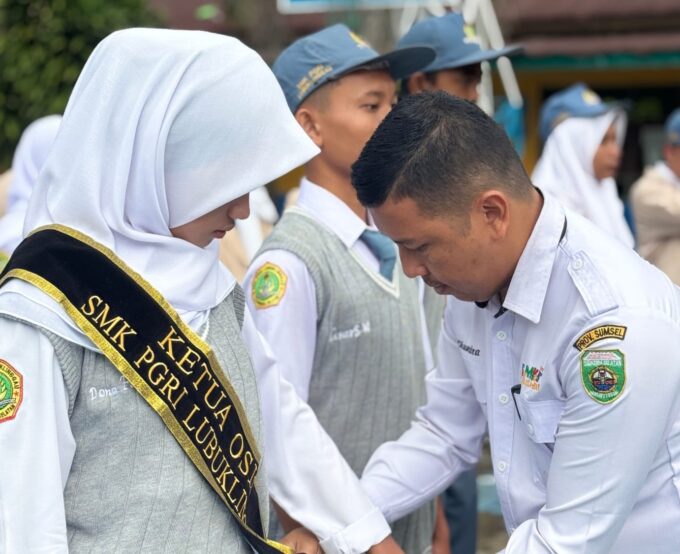 Pelantikan Akbar OSIS dan Ekstrakurikuler SMK PGRI Lubuklinggau: Menyiapkan Pemimpin Muda Berkarakter dan Berjiwa BMW
