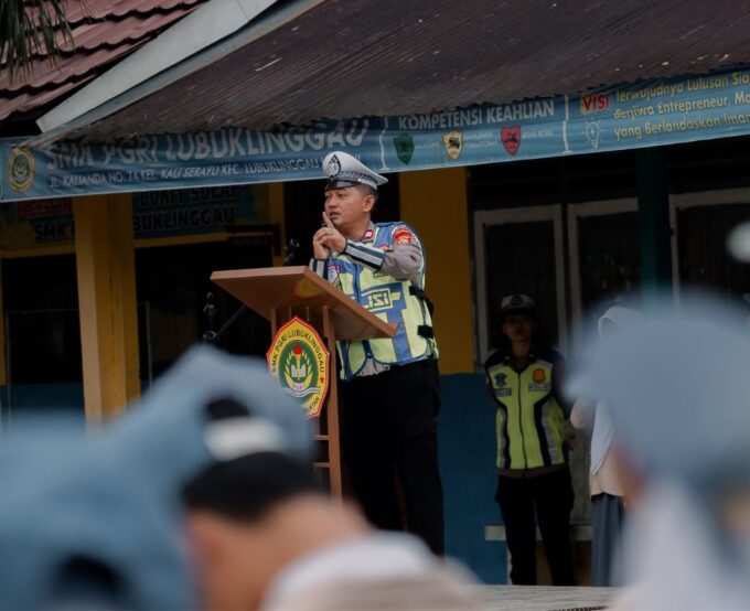 Upacara Bendera SMK PGRI Lubuklinggau Tanamkan Disiplin Berlalu Lintas dan Cegah Kekerasan di Kalangan Pelajar