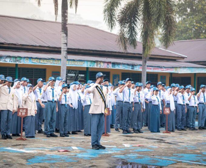 Upacara Bendera SMK PGRI Lubuklinggau, Tanamkan Disiplin dan Karakter Peserta Didik